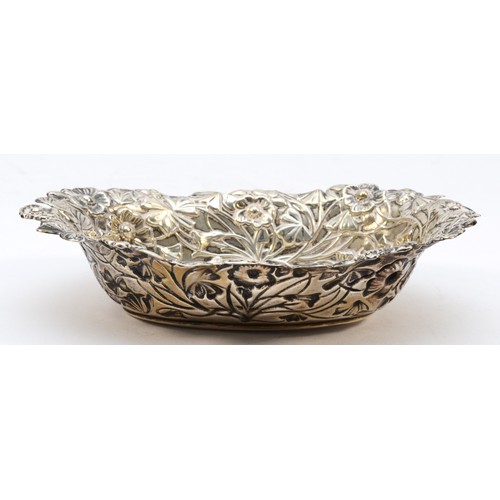 278 - An Edwardian silver oval basket, by William Comyns, London 1902, 17 x 10.5cm, 99gm