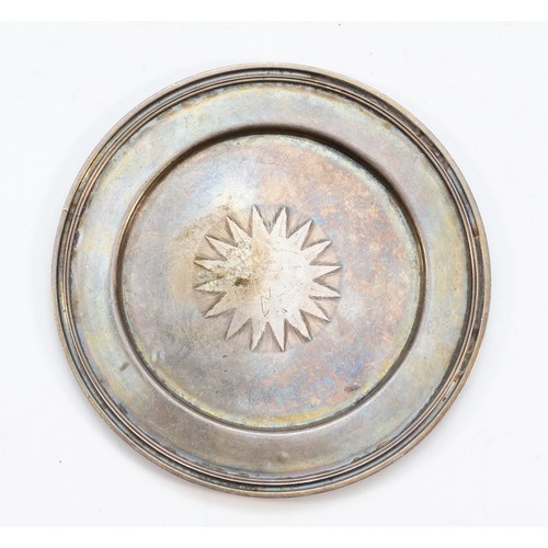 283 - A George III silver travelling paten, London 1820, with engraved decoration, 9.5cm, 53gm