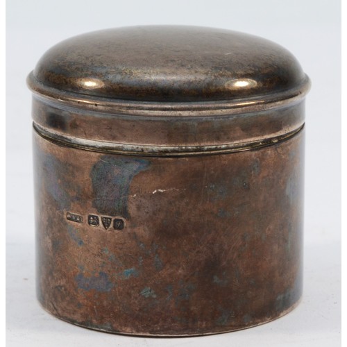 300 - A silver lidded box, Chester 1915, with pull off cover, diameter 5.5cm, 76gm