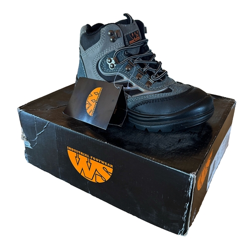 25 - Size 5 Leather Hiker Boots steel toe cap