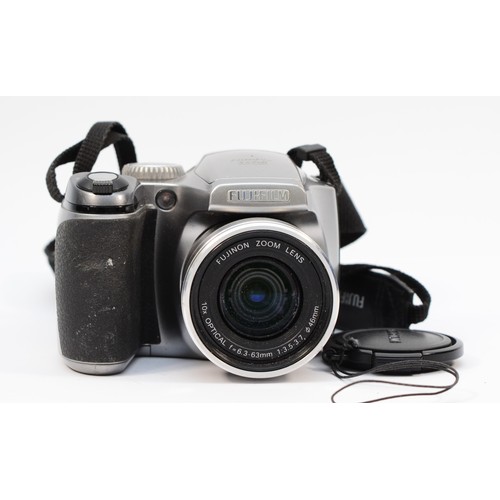 119 - A Fujifilm Finepix S5700 digital camera, Serial No 7UG03159