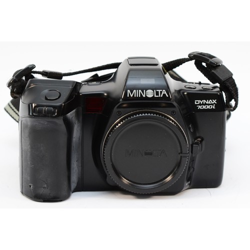 120 - A Minolta Dynax 7000i 35mm film SLR camera, no lens present, serial no 11421212