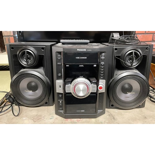 142 - A Panasonic mini Hi-Fi system, SA-AK270 with speakers and remote.