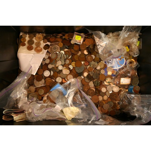 89 - A quantity of British coinage, pre-decimal and decimal, to include Commonwealth and world coinage. A... 