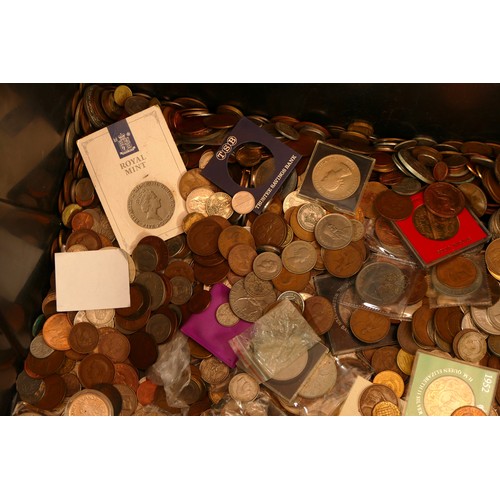 93 - A quantity of British coinage, pre-decimal and decimal, to include Commonwealth and world coinage. A... 