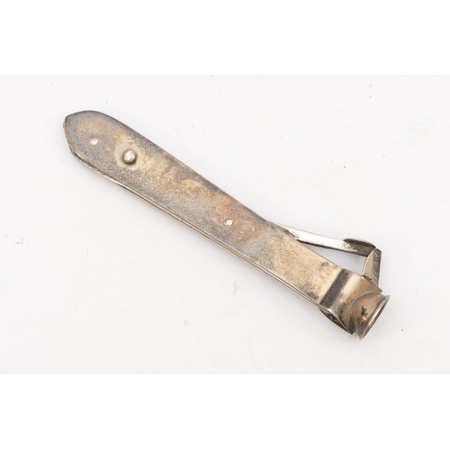 42 - A silver cigar piercer, London 1913, 10.5cm.