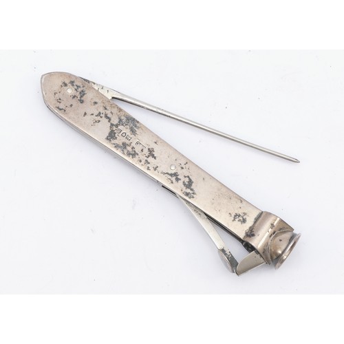 42 - A silver cigar piercer, London 1913, 10.5cm.