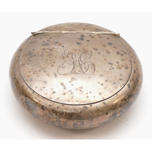 44 - A silver circular tobacco box, Birmingham 1912, 8cm, 88gm