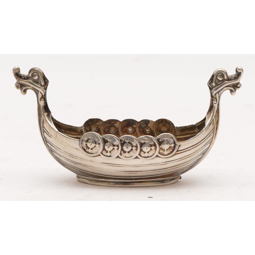 66 - An unmarked silver Norwegian longboat, 83mm, 12gm