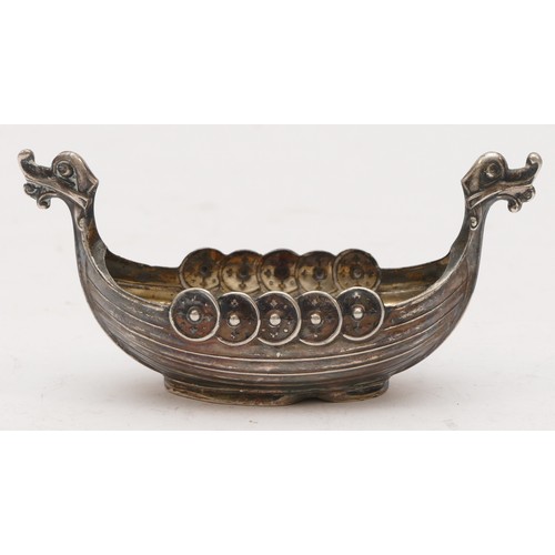 67 - A 925 silver Norwegian longboat, 87mm, 15gm