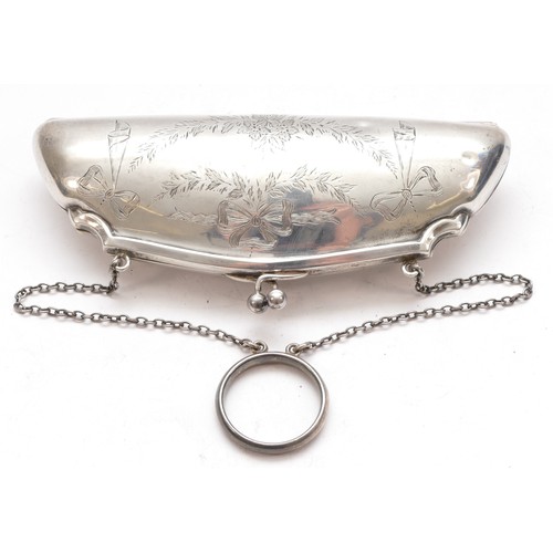 77 - A silver purse, Birmingham 1914, fitted interior, 13.5cm, 73gm