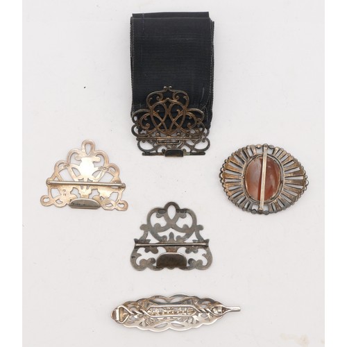 84 - A French silver, shell cameo and paste buckle, 55mm, a 925 silver and marcasite hair piece, a poorly... 