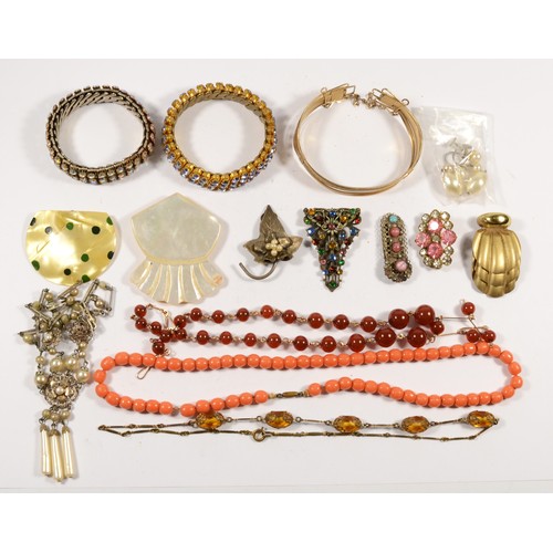 157 - A collection of costume jewellery