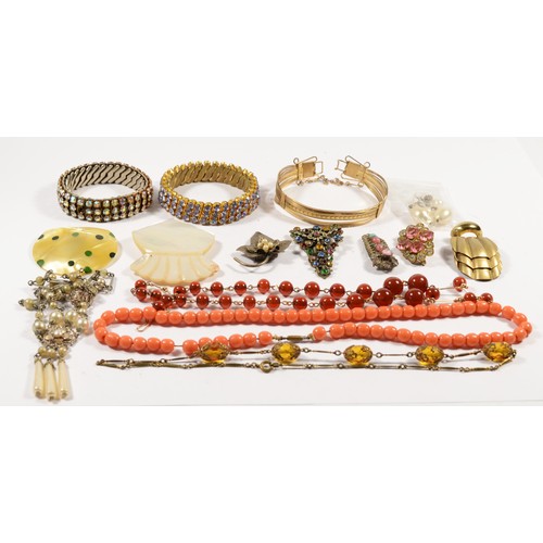 157 - A collection of costume jewellery