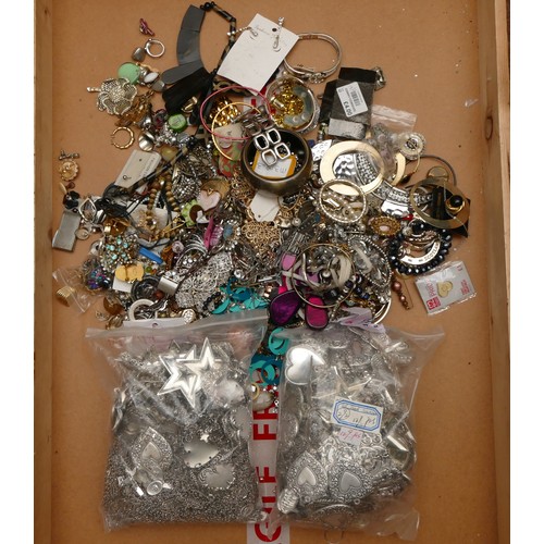 166 - Approximately 10kg of costume jewellery.