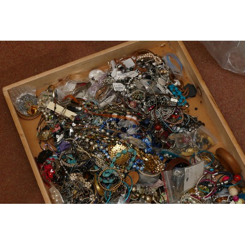 167 - Approximately 10kg of costume jewellery.