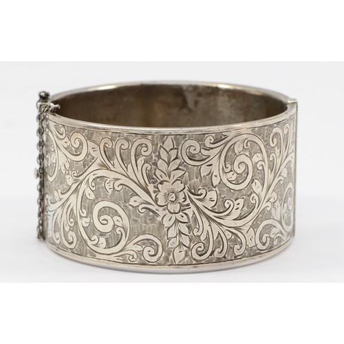 204 - A silver hinged bangle, Birmingham 1938, 58 x 55mm, 31mm wide, 52gn