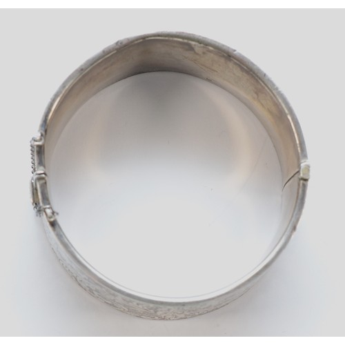 204 - A silver hinged bangle, Birmingham 1938, 58 x 55mm, 31mm wide, 52gn