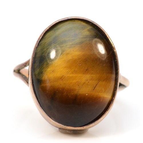 235 - A 9ct rose gold and tigers eye dress ring, 19 x 14cm, G, 4.6gm