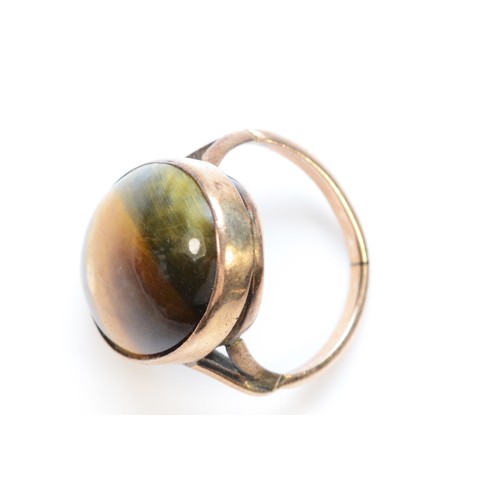 235 - A 9ct rose gold and tigers eye dress ring, 19 x 14cm, G, 4.6gm