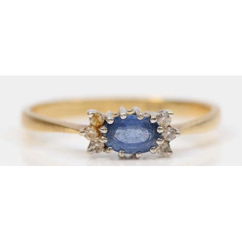 254 - A 9ct gold vintage sapphire and diamond cluster ring, claw set, S, 1.9g