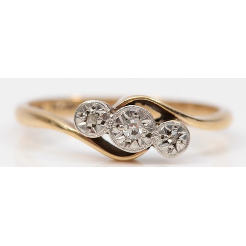 266 - A 9ct gold and platinum vintage diamond three stone ring, O, 2g