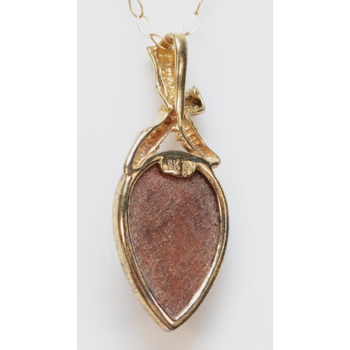 276 - A 9ct gold jasper pendant, bezel set, with necklace, 25mm pendant length, 2.6g