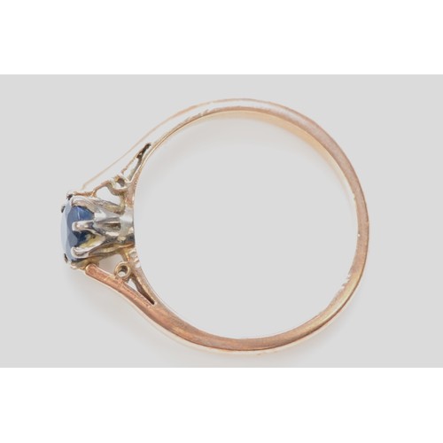 279 - A 9ct gold sapphire solitaire ring, claw set, M, 2.2g