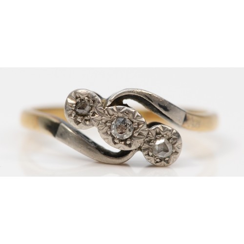 282 - An 18ct gold vintage diamond three stone ring, N 1/2, 2.4g