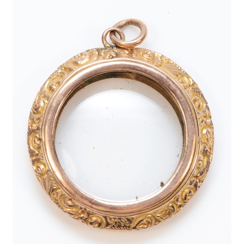 289 - A 9ct gold antique patterned locket pendant, 30mm diameter, 6.3g