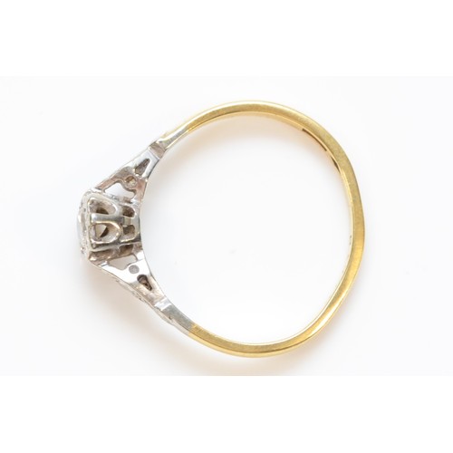 295 - An 18ct gold vintage diamond solitaire ring, L, 2g