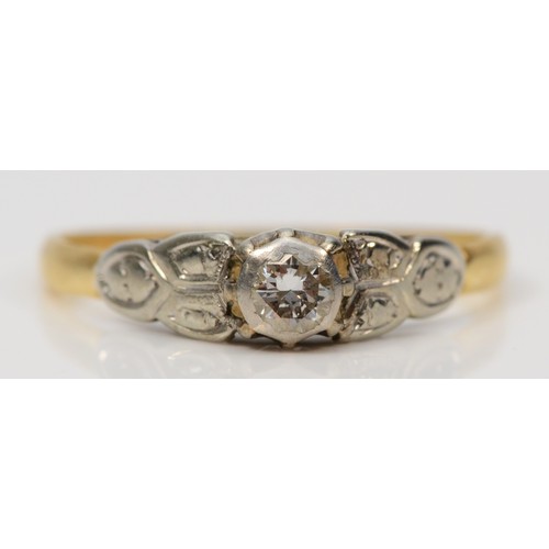 298 - An 18ct gold and platinum vintage diamond solitaire ring, O 1/2, 2.2g