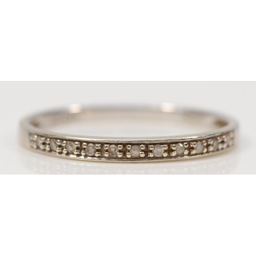 305 - A 9ct white gold diamond half eternity ring, P, 1.3g