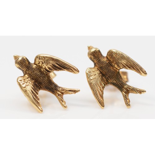 313 - A pair of 9ct gold vintage bird stud earrings with scroll backs, 15mm, 2.7g