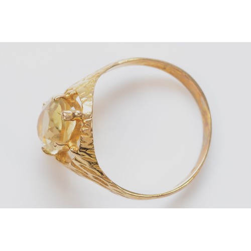 324 - A 9ct gold vintage oval cut citrine dress ring with a bark effect pattern, Q, 2.4g