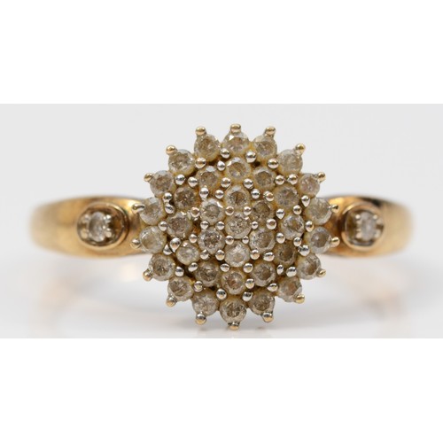 326 - A 9ct gold diamond cluster ring, claw set, P, 2.6g