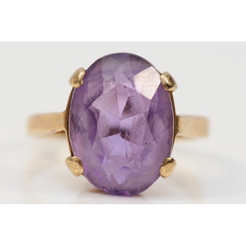 336 - A 9ct gold vintage oval cut amethyst dress ring, M, 3.4g