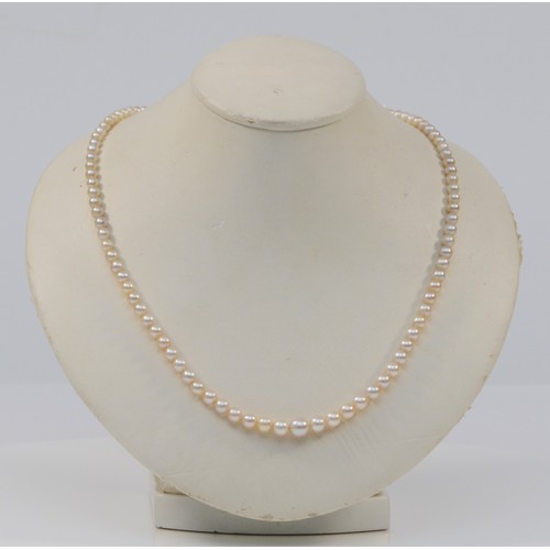 342 - A 9ct gold graduated cultured pearl necklace, largest pearl is 4mm, 8.4g