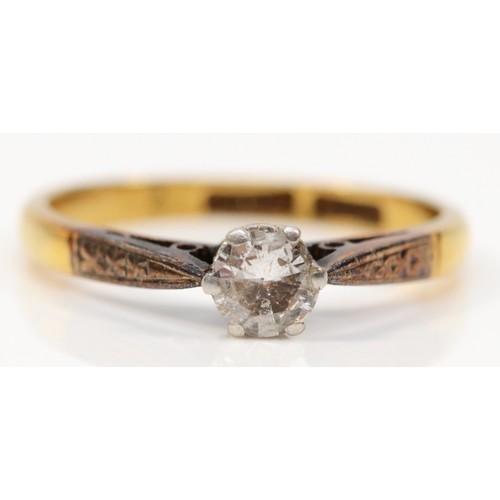 346 - An 18ct gold and platinum diamond solitaire ring, L, 2.5g