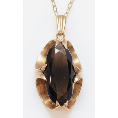 354 - A 9ct gold 1970s vintage smokey quartz pendant with chain, 20mm pendant length, 3.7g