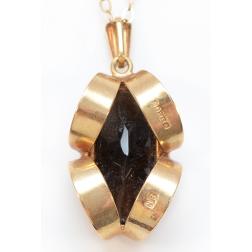 354 - A 9ct gold 1970s vintage smokey quartz pendant with chain, 20mm pendant length, 3.7g