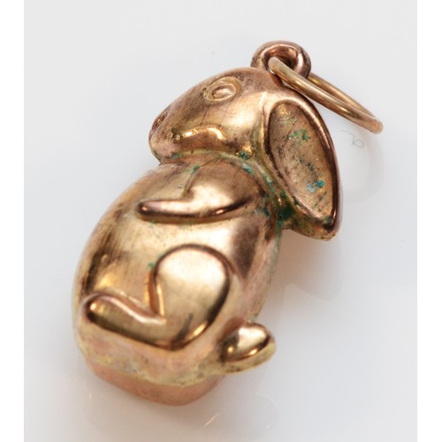 359 - A 9ct gold charm in the form of a rabbit, 17mm length, 1.1g