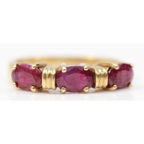 365 - A 9ct gold oval cut ruby three stone ring, K 1/2, 2.5g