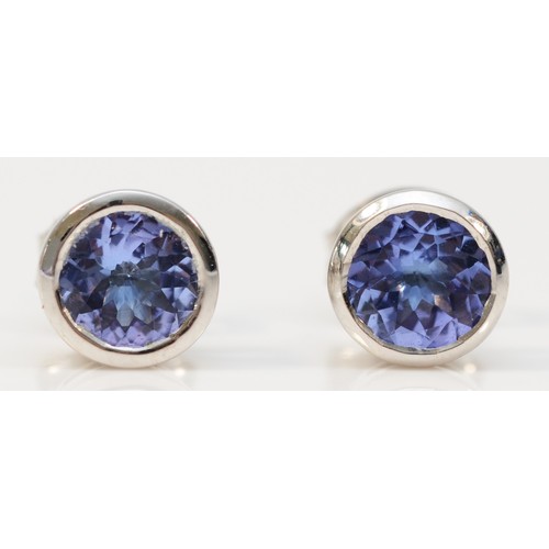 375 - A pair of 9ct gold tanzanite stud earrings, bezel set with scroll backs, 6mm diameter, 1.6g