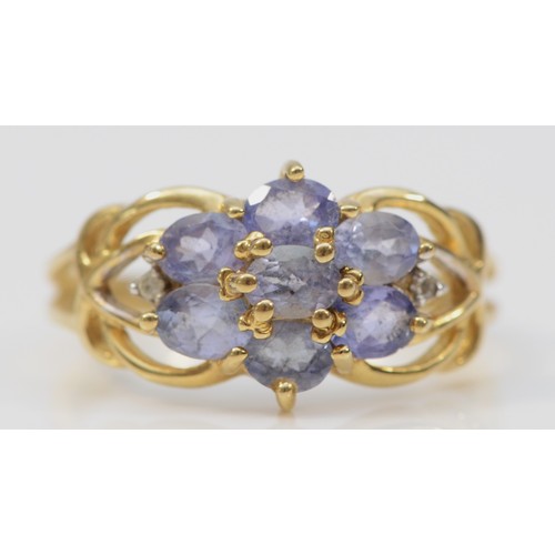 391 - A 9ct gold tanzanite and diamond dress ring, claw set, P, 2.3g