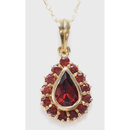 392 - A 9ct gold garnet cluster pendant with chain, 12mm pendant, 1.4g