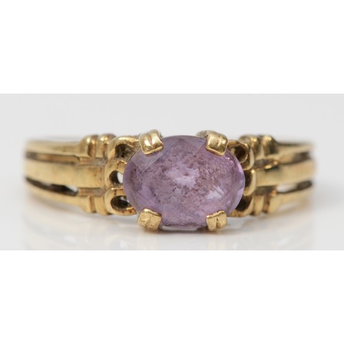 397 - A 9ct gold oval cut amethyst dress ring, N, 2.5g