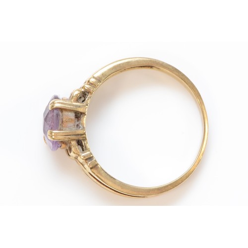 397 - A 9ct gold oval cut amethyst dress ring, N, 2.5g