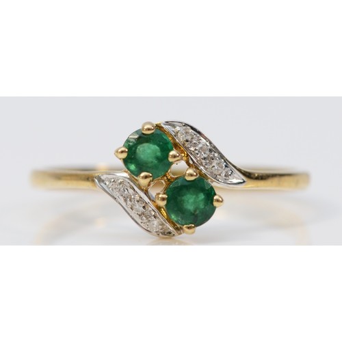 400 - A 9ct gold vintage style emerald and diamond dress ring, claw set, U, 1.7g