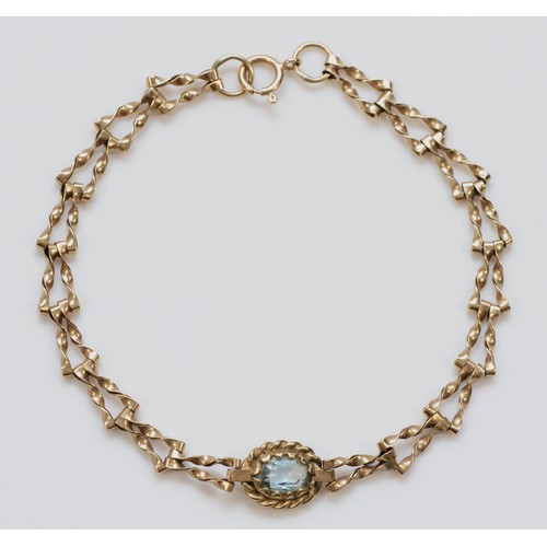 562 - A 9ct gold blue topaz bracelet, 17cm, 2.9g